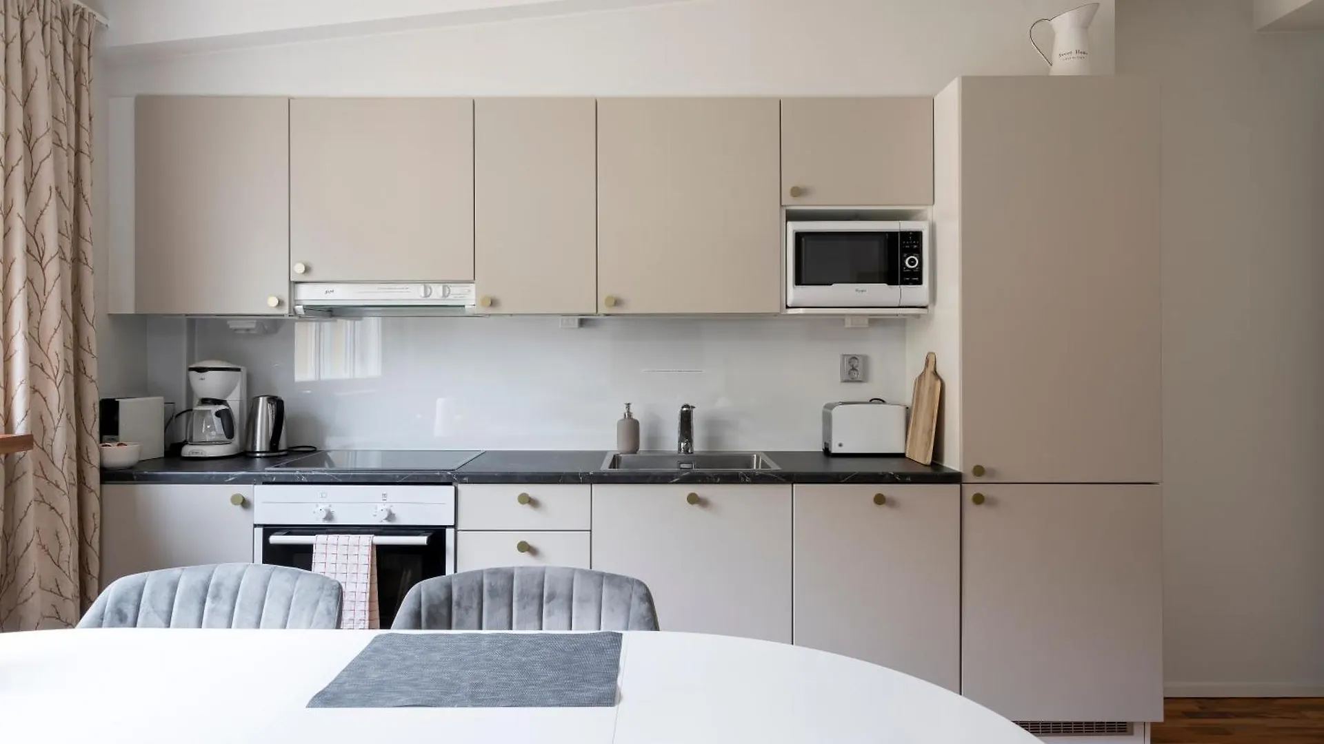 Yellow Tower In Design District Helsinki, 1 Bedroom Apartment, Top Floor 0*, Helsinki Finland